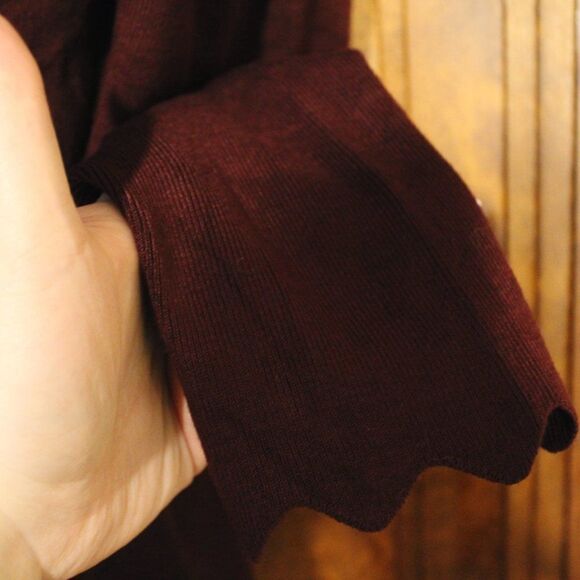 Scalloped Burgundy Sweater 3/4 sleeves sz S - Picture 5 of 7